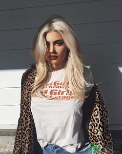 �Ϲ�����ʲô��ɫ���Ϲ��ؿں���ɫ